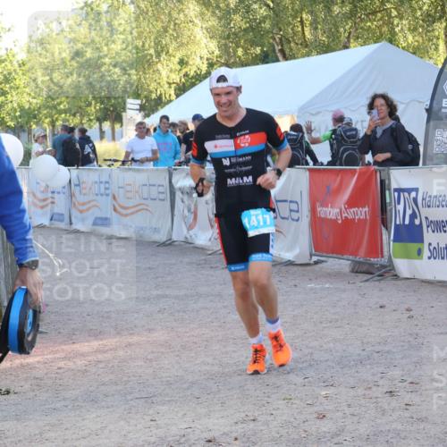 07.09.2025 - 19. Norderstedt Triathlon Luisa Fischer http://msf.ph/oto/8744776 07.09.2025 17:15:24 Ziel 1417 meine-sportfotos.de