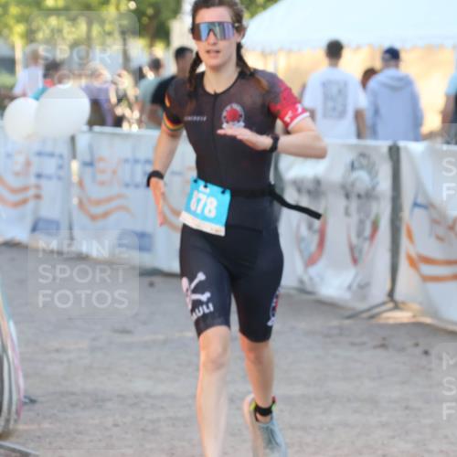 07.09.2025 - 19. Norderstedt Triathlon Luisa Fischer http://msf.ph/oto/8744814 07.09.2025 17:15:49 Ziel 878 meine-sportfotos.de