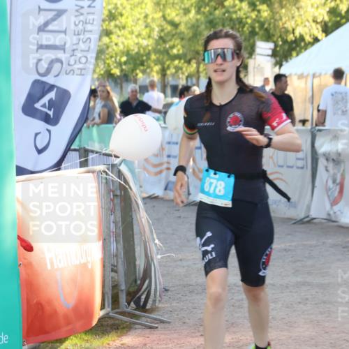 07.09.2025 - 19. Norderstedt Triathlon Luisa Fischer http://msf.ph/oto/8744828 07.09.2025 17:15:50 Ziel 878 meine-sportfotos.de