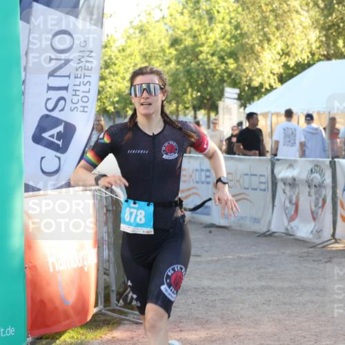 07.09.2025 - 19. Norderstedt Triathlon Luisa Fischer http://msf.ph/oto/8744836 07.09.2025 17:15:50 Ziel 878 meine-sportfotos.de