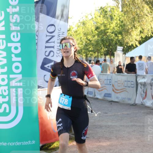 07.09.2025 - 19. Norderstedt Triathlon Luisa Fischer http://msf.ph/oto/8744840 07.09.2025 17:15:50 Ziel 878 meine-sportfotos.de