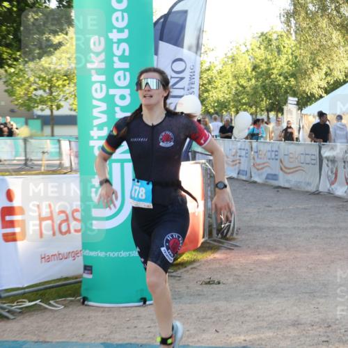07.09.2025 - 19. Norderstedt Triathlon Luisa Fischer http://msf.ph/oto/8744842 07.09.2025 17:15:51 Ziel 878 meine-sportfotos.de