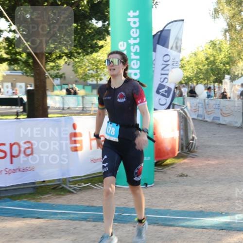 07.09.2025 - 19. Norderstedt Triathlon Luisa Fischer http://msf.ph/oto/8744846 07.09.2025 17:15:51 Ziel 878 meine-sportfotos.de