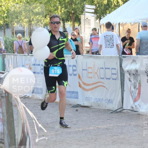 07.09.2025 - 19. Norderstedt Triathlon Luisa Fischer http://msf.ph/oto/8744861 07.09.2025 17:15:54 Ziel 878, 915 meine-sportfotos.de