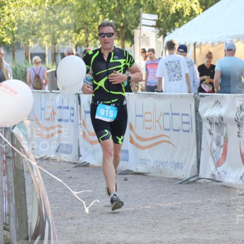 07.09.2025 - 19. Norderstedt Triathlon Luisa Fischer http://msf.ph/oto/8744866 07.09.2025 17:15:54 Ziel 878, 915 meine-sportfotos.de