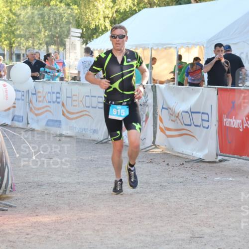 07.09.2025 - 19. Norderstedt Triathlon Luisa Fischer http://msf.ph/oto/8744883 07.09.2025 17:15:55 Ziel 878, 915 meine-sportfotos.de