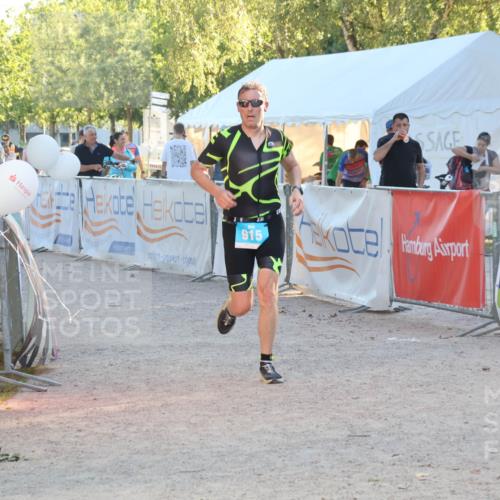 07.09.2025 - 19. Norderstedt Triathlon Luisa Fischer http://msf.ph/oto/8744887 07.09.2025 17:15:56 Ziel 878, 915 meine-sportfotos.de