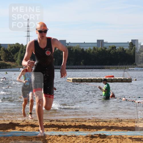 07.09.2025 - 19. Norderstedt Triathlon Luisa Fischer http://msf.ph/oto/8744889 07.09.2025 10:23:35 Schwimmen 57, 76, 637, 651, 661, 678, 689 meine-sportfotos.de