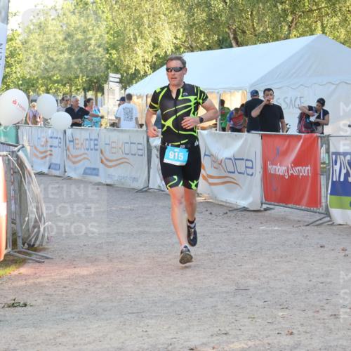 07.09.2025 - 19. Norderstedt Triathlon Luisa Fischer http://msf.ph/oto/8744895 07.09.2025 17:15:56 Ziel 878, 915 meine-sportfotos.de