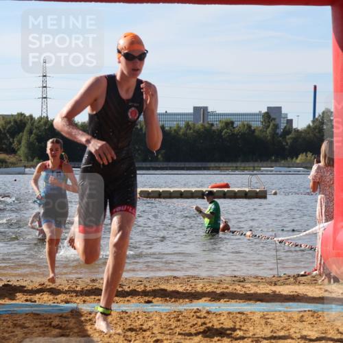 07.09.2025 - 19. Norderstedt Triathlon Luisa Fischer http://msf.ph/oto/8744897 07.09.2025 10:23:35 Schwimmen 57, 76, 637, 651, 661, 678, 689 meine-sportfotos.de