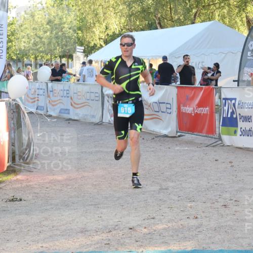 07.09.2025 - 19. Norderstedt Triathlon Luisa Fischer http://msf.ph/oto/8744904 07.09.2025 17:15:56 Ziel 878, 915 meine-sportfotos.de
