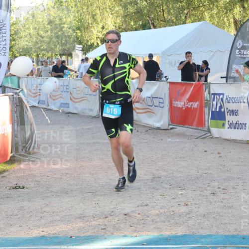 07.09.2025 - 19. Norderstedt Triathlon Luisa Fischer http://msf.ph/oto/8744908 07.09.2025 17:15:57 Ziel 878, 915 meine-sportfotos.de
