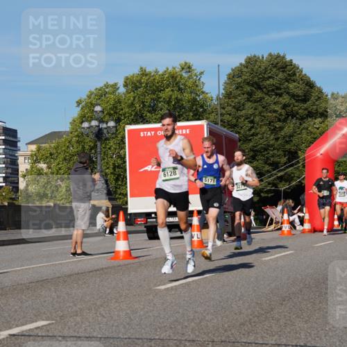 07.09.2025 - BARMER Alsterlauf Yannick Fuchs http://msf.ph/oto/8744912 07.09.2025 09:30:22 Laufen 6128, 5171, 327, 3221, 5874 meine-sportfotos.de