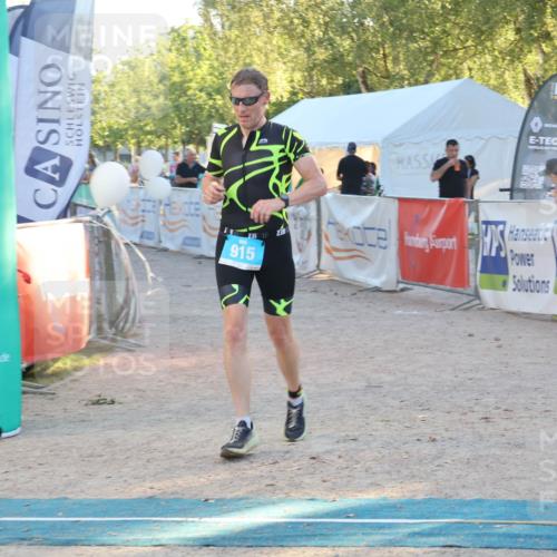 07.09.2025 - 19. Norderstedt Triathlon Luisa Fischer http://msf.ph/oto/8744915 07.09.2025 17:15:57 Ziel 878, 915 meine-sportfotos.de