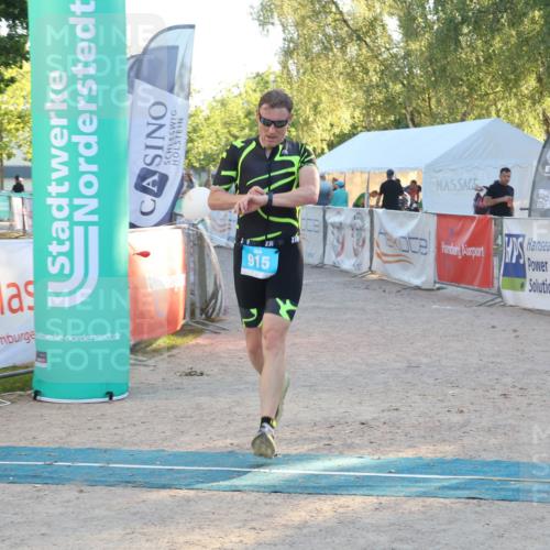07.09.2025 - 19. Norderstedt Triathlon Luisa Fischer http://msf.ph/oto/8744918 07.09.2025 17:15:58 Ziel 915 meine-sportfotos.de