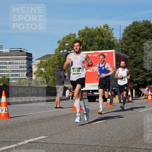 07.09.2025 - BARMER Alsterlauf Yannick Fuchs http://msf.ph/oto/8744942 07.09.2025 09:30:22 Laufen 6128, 8221, 5874, 8077 meine-sportfotos.de