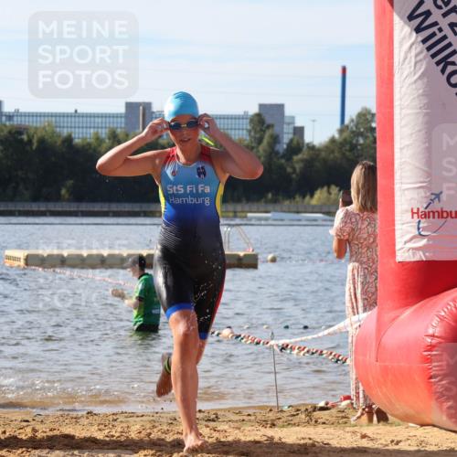 07.09.2025 - 19. Norderstedt Triathlon Luisa Fischer http://msf.ph/oto/8744977 07.09.2025 10:23:39 Schwimmen 57, 76, 107, 637, 651, 661, 678, 689 meine-sportfotos.de
