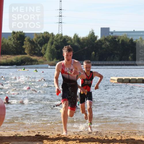 07.09.2025 - 19. Norderstedt Triathlon Luisa Fischer http://msf.ph/oto/8744988 07.09.2025 10:23:40 Schwimmen 57, 76, 107, 637, 651, 661, 678, 689 meine-sportfotos.de
