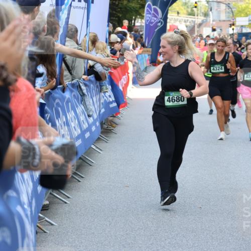 07.09.2025 - BARMER Alsterlauf Strokosch-Dieckow http://msf.ph/oto/8744991 07.09.2025 10:17:28 Ziel 2286, 2466, 2821, 2901, 3194, 3435, 3723, 3731, 3862, 3881, 4019, 4025, 4130, 4200, 4270, 5033, 5168, 5305, 5464, 5465, 5946 meine-sportfotos.de