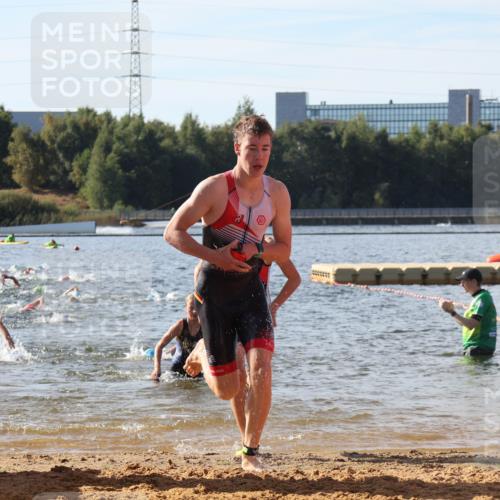 07.09.2025 - 19. Norderstedt Triathlon Luisa Fischer http://msf.ph/oto/8744992 07.09.2025 10:23:41 Schwimmen 57, 76, 107, 637, 643, 651, 661, 678, 689 meine-sportfotos.de