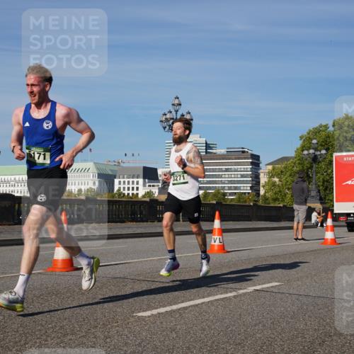 07.09.2025 - BARMER Alsterlauf Yannick Fuchs http://msf.ph/oto/8745003 07.09.2025 09:30:24 Laufen 5171, 3271, 8221, 5874 meine-sportfotos.de