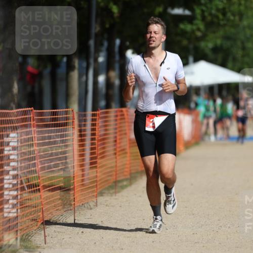 07.09.2025 - 19. Norderstedt Triathlon Michael Strokosch http://msf.ph/oto/8745013 07.09.2025 11:58:03 Laufen 276, 1219 meine-sportfotos.de