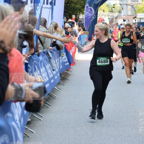 07.09.2025 - BARMER Alsterlauf Strokosch-Dieckow http://msf.ph/oto/8745015 07.09.2025 10:17:28 Ziel 2286, 2466, 2821, 2901, 3194, 3435, 3723, 3731, 3862, 3881, 4019, 4025, 4130, 4200, 4270, 5033, 5168, 5305, 5464, 5465, 5946 meine-sportfotos.de