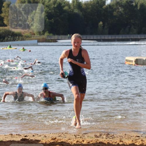 07.09.2025 - 19. Norderstedt Triathlon Luisa Fischer http://msf.ph/oto/8745029 07.09.2025 10:23:44 Schwimmen 57, 76, 107, 637, 643, 661, 678 meine-sportfotos.de