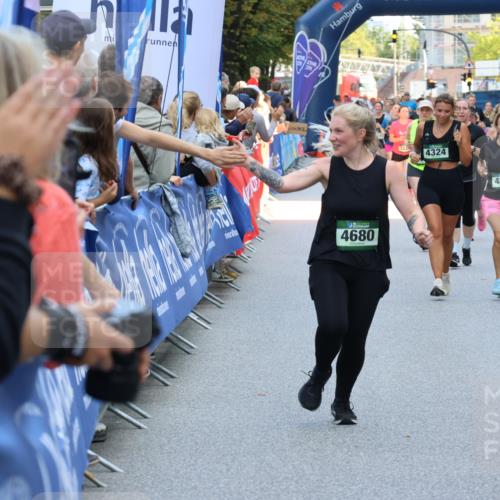 07.09.2025 - BARMER Alsterlauf Strokosch-Dieckow http://msf.ph/oto/8745039 07.09.2025 10:17:28 Ziel 2286, 2466, 2821, 2901, 3194, 3435, 3723, 3731, 3862, 3881, 4019, 4025, 4130, 4200, 4270, 5033, 5168, 5305, 5464, 5465, 5946 meine-sportfotos.de