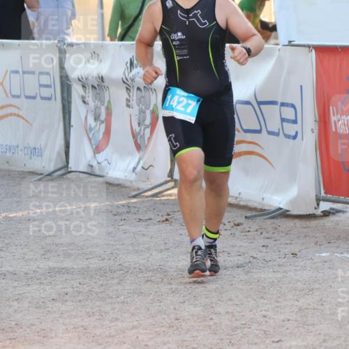 07.09.2025 - 19. Norderstedt Triathlon Luisa Fischer http://msf.ph/oto/8745076 07.09.2025 17:16:55 Ziel 396, 1427 meine-sportfotos.de