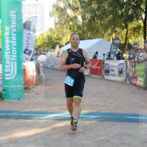 07.09.2025 - 19. Norderstedt Triathlon Luisa Fischer http://msf.ph/oto/8745142 07.09.2025 17:16:59 Ziel 1427 meine-sportfotos.de