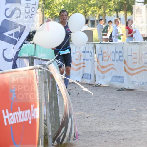 07.09.2025 - 19. Norderstedt Triathlon Luisa Fischer http://msf.ph/oto/8745183 07.09.2025 17:18:48 Ziel  meine-sportfotos.de