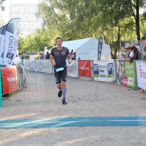 07.09.2025 - 19. Norderstedt Triathlon Luisa Fischer http://msf.ph/oto/8745296 07.09.2025 17:18:54 Ziel 1460 meine-sportfotos.de