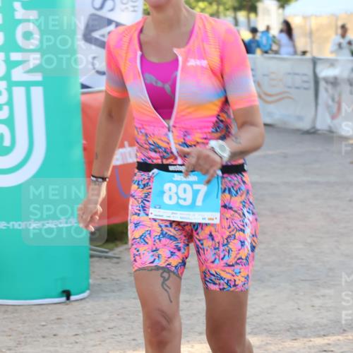 07.09.2025 - 19. Norderstedt Triathlon Luisa Fischer http://msf.ph/oto/8745507 07.09.2025 17:19:50 Ziel 897 meine-sportfotos.de