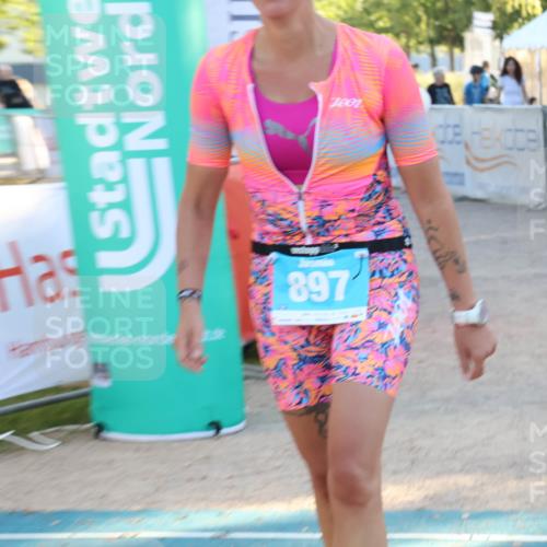 07.09.2025 - 19. Norderstedt Triathlon Luisa Fischer http://msf.ph/oto/8745510 07.09.2025 17:19:50 Ziel 897 meine-sportfotos.de
