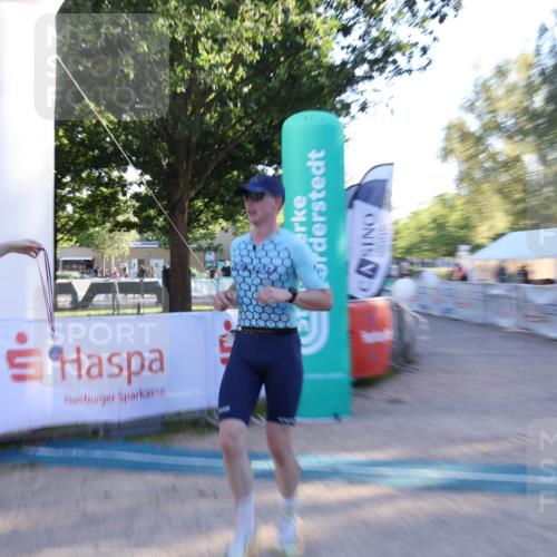 07.09.2025 - 19. Norderstedt Triathlon Luisa Fischer http://msf.ph/oto/8745544 07.09.2025 17:20:14 Ziel 405 meine-sportfotos.de