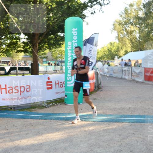 07.09.2025 - 19. Norderstedt Triathlon Luisa Fischer http://msf.ph/oto/8745582 07.09.2025 17:20:29 Ziel 406 meine-sportfotos.de