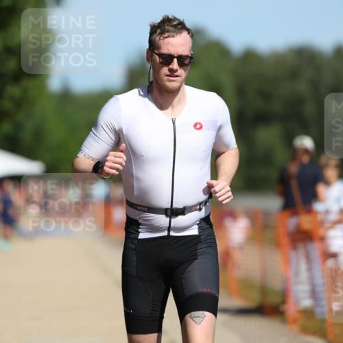 07.09.2025 - 19. Norderstedt Triathlon Michael Strokosch http://msf.ph/oto/8745600 07.09.2025 12:35:47 Laufen 697, 737 meine-sportfotos.de