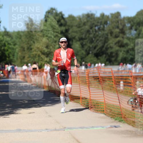 07.09.2025 - 19. Norderstedt Triathlon Michael Strokosch http://msf.ph/oto/8745694 07.09.2025 14:47:18 Laufen 975 meine-sportfotos.de
