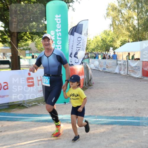 07.09.2025 - 19. Norderstedt Triathlon Luisa Fischer http://msf.ph/oto/8745745 07.09.2025 17:20:44 Ziel 916 meine-sportfotos.de