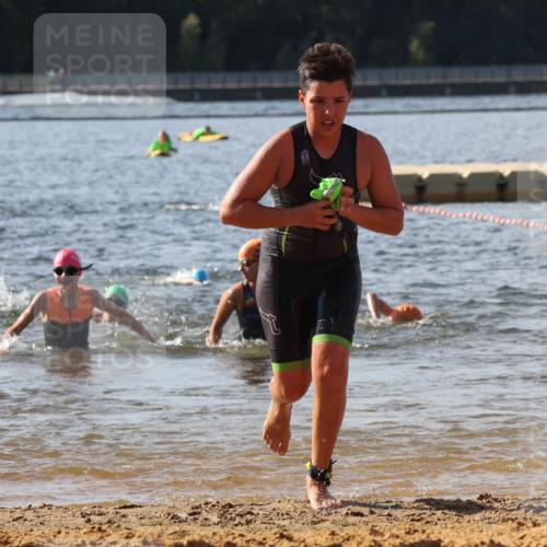07.09.2025 - 19. Norderstedt Triathlon Luisa Fischer http://msf.ph/oto/8745749 07.09.2025 10:24:39 Schwimmen 83, 104, 123, 132, 674, 683 meine-sportfotos.de