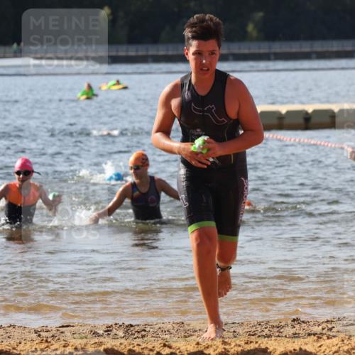 07.09.2025 - 19. Norderstedt Triathlon Luisa Fischer http://msf.ph/oto/8745756 07.09.2025 10:24:39 Schwimmen 83, 104, 123, 132, 674, 683 meine-sportfotos.de