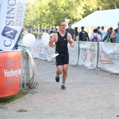 07.09.2025 - 19. Norderstedt Triathlon Luisa Fischer http://msf.ph/oto/8745778 07.09.2025 17:21:01 Ziel 893 meine-sportfotos.de