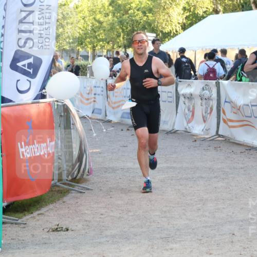 07.09.2025 - 19. Norderstedt Triathlon Luisa Fischer http://msf.ph/oto/8745783 07.09.2025 17:21:02 Ziel 893 meine-sportfotos.de
