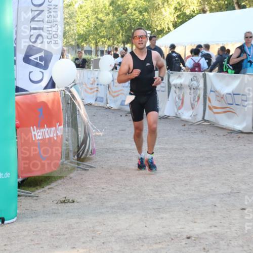 07.09.2025 - 19. Norderstedt Triathlon Luisa Fischer http://msf.ph/oto/8745787 07.09.2025 17:21:02 Ziel 893 meine-sportfotos.de