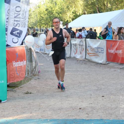 07.09.2025 - 19. Norderstedt Triathlon Luisa Fischer http://msf.ph/oto/8745793 07.09.2025 17:21:02 Ziel 893 meine-sportfotos.de
