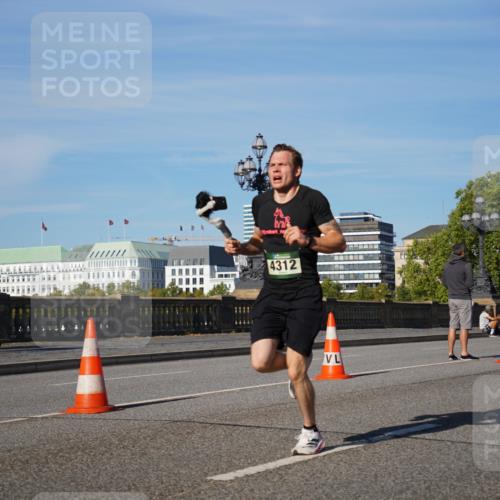 07.09.2025 - BARMER Alsterlauf Yannick Fuchs http://msf.ph/oto/8745809 07.09.2025 09:31:20 Laufen 4312, 1 meine-sportfotos.de