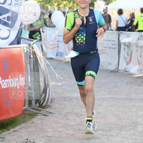 07.09.2025 - 19. Norderstedt Triathlon Luisa Fischer http://msf.ph/oto/8745827 07.09.2025 17:22:14 Ziel 923 meine-sportfotos.de