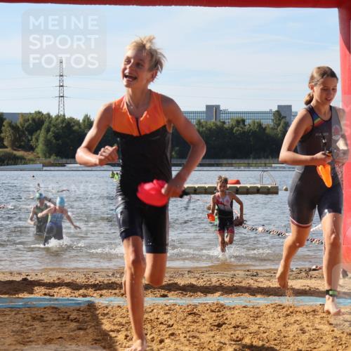 07.09.2025 - 19. Norderstedt Triathlon Luisa Fischer http://msf.ph/oto/8745834 07.09.2025 10:24:49 Schwimmen 61, 62, 73, 100, 120, 123, 126, 130 meine-sportfotos.de