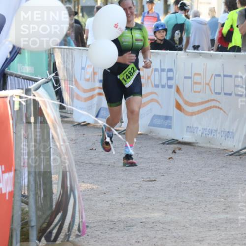 07.09.2025 - 19. Norderstedt Triathlon Luisa Fischer http://msf.ph/oto/8745846 07.09.2025 17:22:16 Ziel 923 meine-sportfotos.de